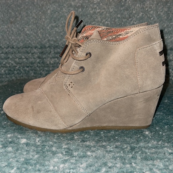 Toms Tan suede booties Size 7 - Picture 2 of 5